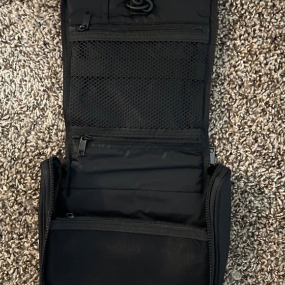 California All-Stars SMOED toiletry kit - Picture 2 of 2